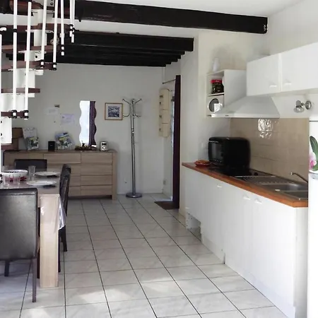 Semi-detached House, Tatil Evi